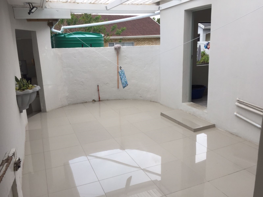 To Let 4 Bedroom Property for Rent in Beacon Bay Eastern Cape